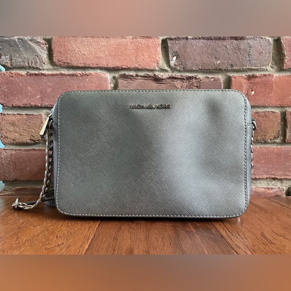 Michael Kors Jet Set Large East West Silver Metallic Crossbody Bag Purse
